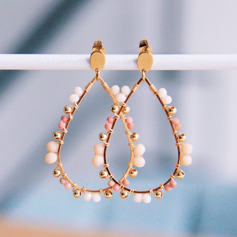 Drop oorring met facetten - lichtroze