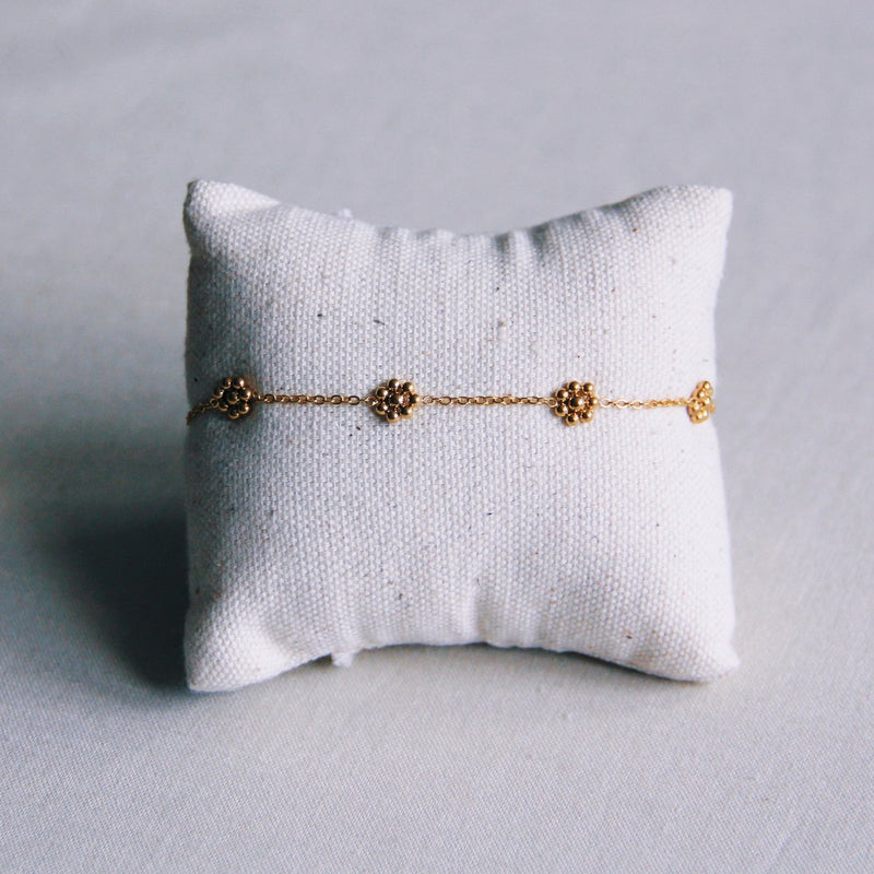Roestvrij stalen armband met fijne madeliefjesbloem - goud
