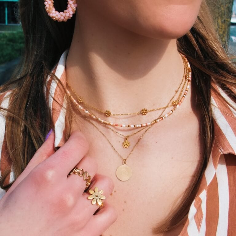 Roestvrij stalen ketting met fijne madeliefjesbloemen - goud