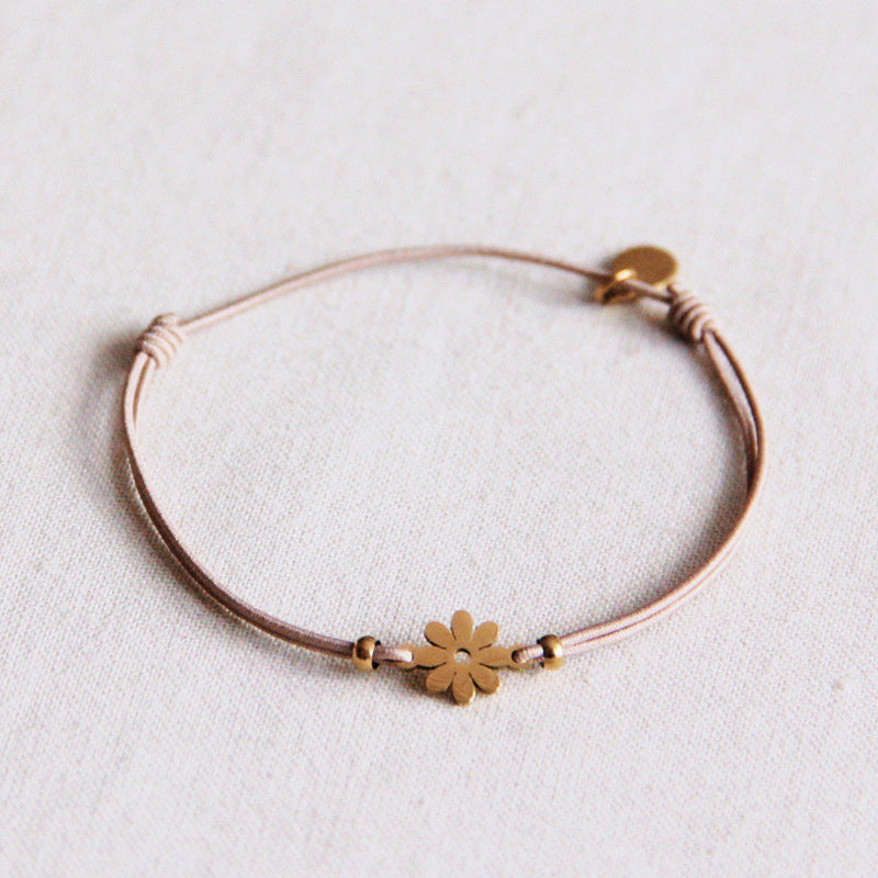 Elastische armband met madeliefjebloem – taupe/goud