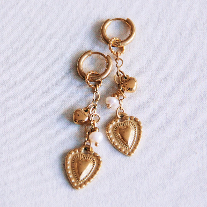 Breed creools met ketting, harten en mini -parel