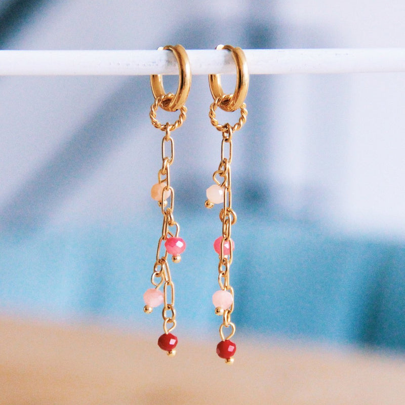 Oorring met facetketen - roze tonen