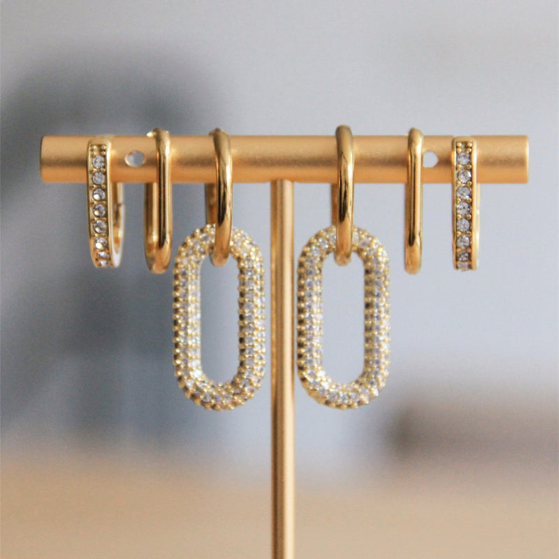 Edelstalen oorbel met ovale kristallen hanger - zilver