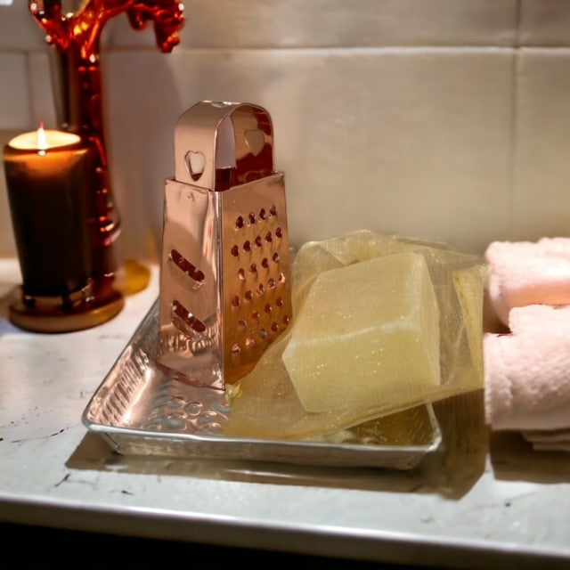 Geschenkset Rose kleurige Rasp, zilverkleurig schaaltje metaal en amberblokje