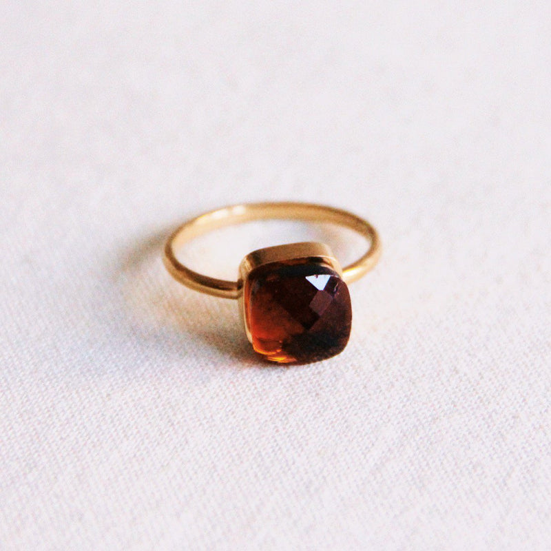Ring met vierkante kristalsteen - Amber