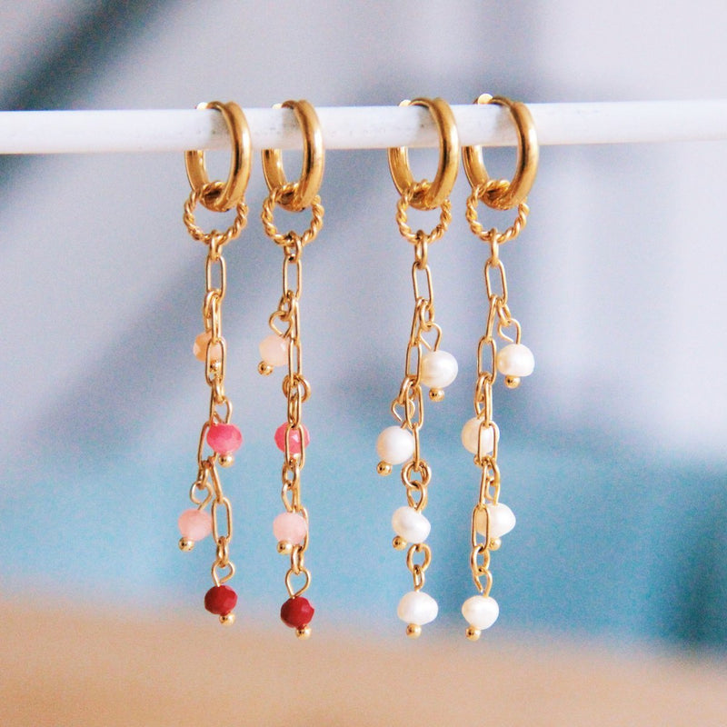Oorring met parelketting
