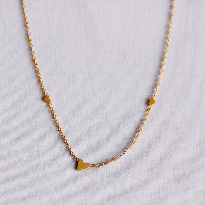 FW268 - Edelstalen fijne ketting met 3 mini hartjes - goud