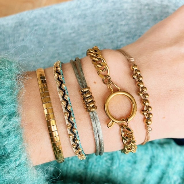 SA811 - Stalen platte armband gestreept - goud