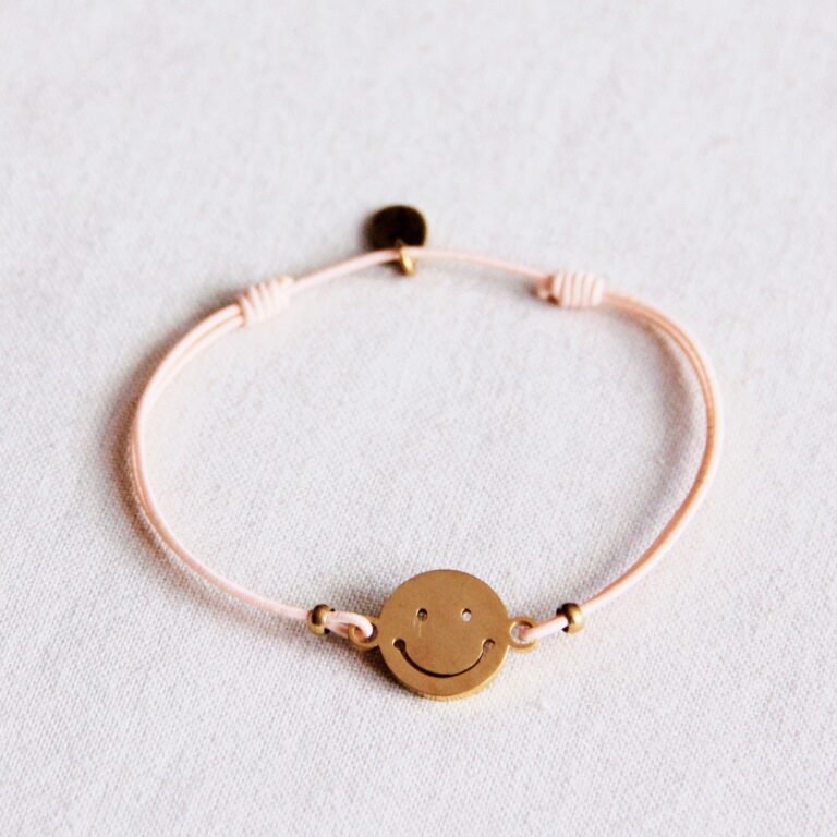 Elastiek armbandje met smiley – perzik/goud
