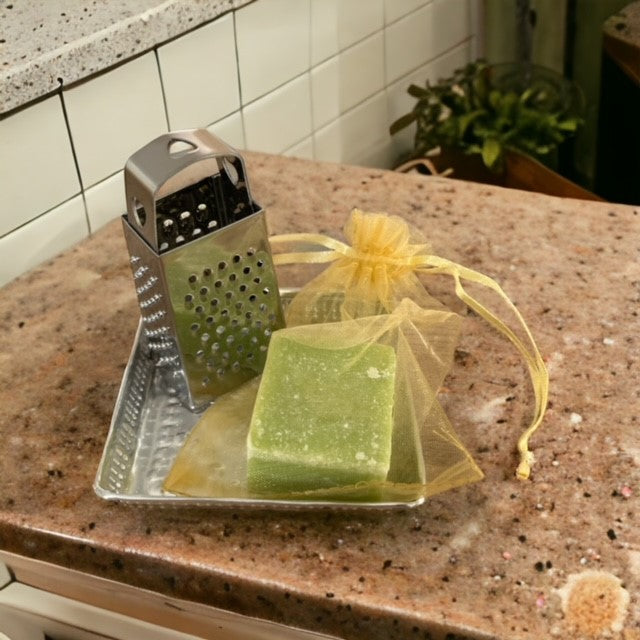 Geschenkset Zilveren Rasp, zilverkleurig schaaltje metaal en amberblokje