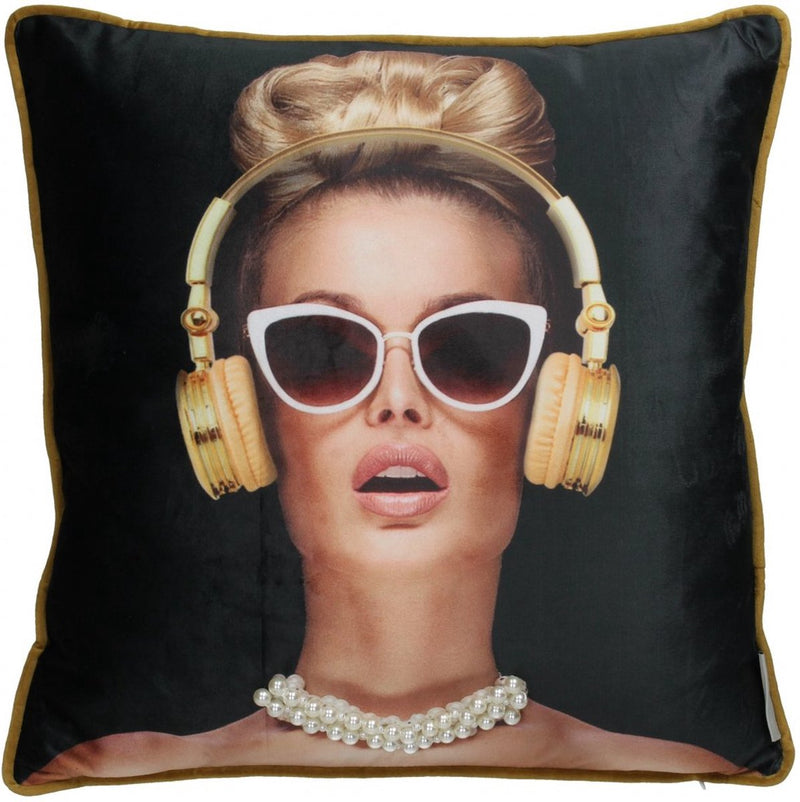 Sierkussen - Lady Headphone 45 x 45 cm inclusief vulling - met als leuk detail echte kralenketting